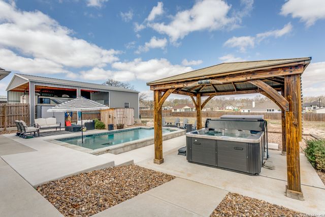 220 Cibolo Ridge, La Vernia, TX 78121