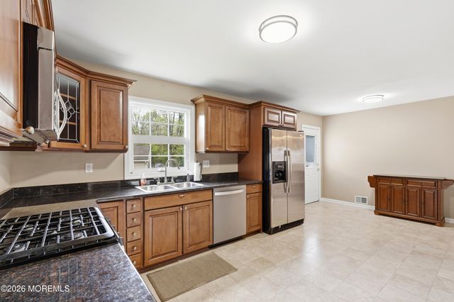 17 Church Lane, Manalapan, NJ 07726