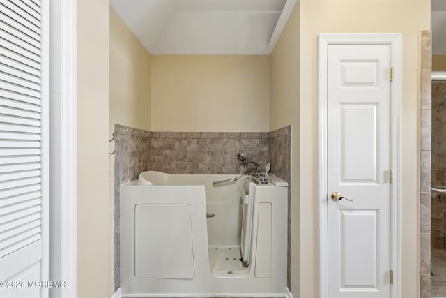 17 Church Lane, Manalapan, NJ 07726