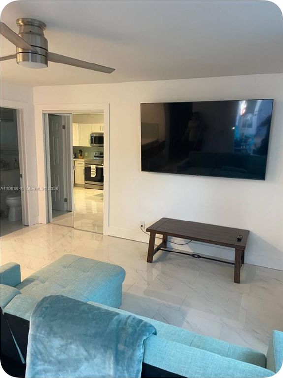 1432 NE 5th Ave 2, Fort Lauderdale, FL 33304