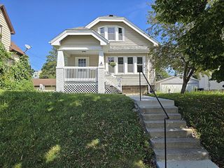 2006 S 89th STREET, West Allis, WI 53227