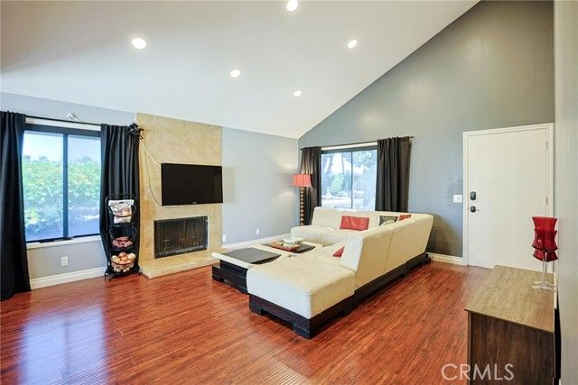 12 Silverwood 19, Irvine, CA 92604