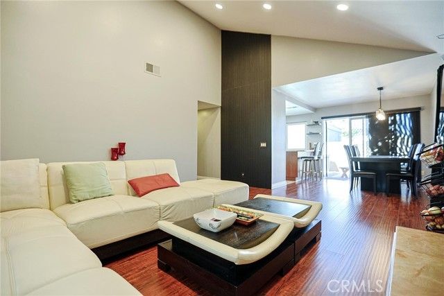 12 Silverwood 19, Irvine, CA 92604