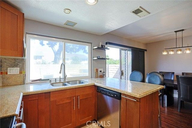 12 Silverwood 19, Irvine, CA 92604