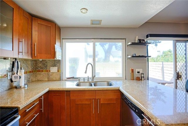 12 Silverwood 19, Irvine, CA 92604