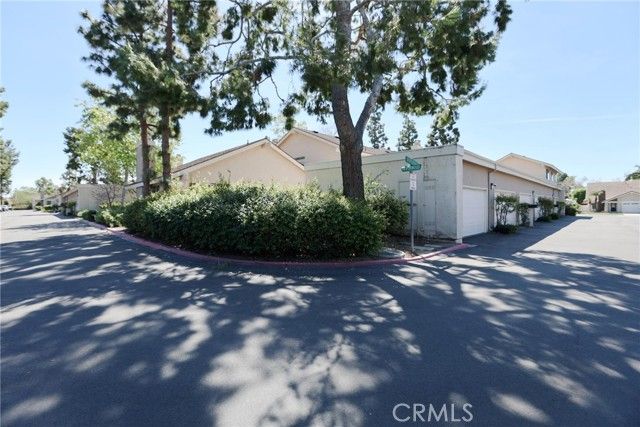 12 Silverwood 19, Irvine, CA 92604