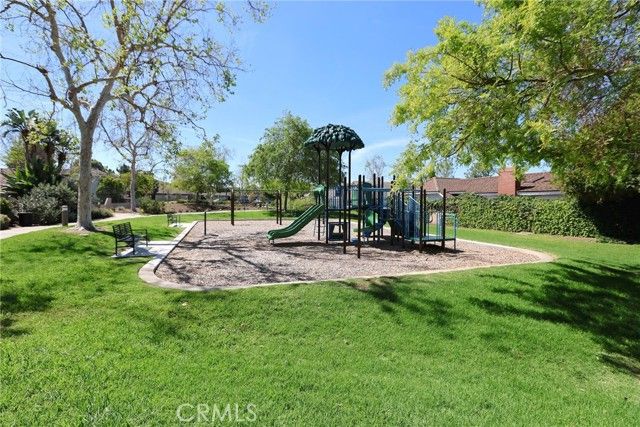 12 Silverwood 19, Irvine, CA 92604