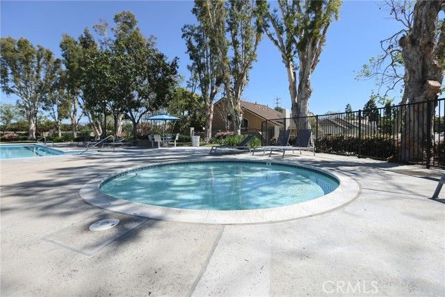 12 Silverwood 19, Irvine, CA 92604