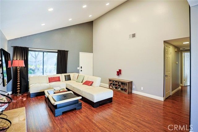 12 Silverwood 19, Irvine, CA 92604