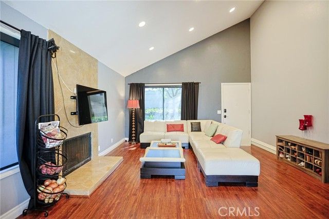 12 Silverwood 19, Irvine, CA 92604