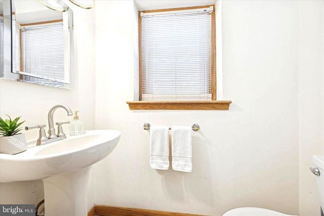 103 AVONBROOK RD, Wallingford, PA 19086