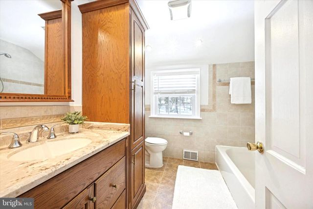 103 AVONBROOK RD, Wallingford, PA 19086