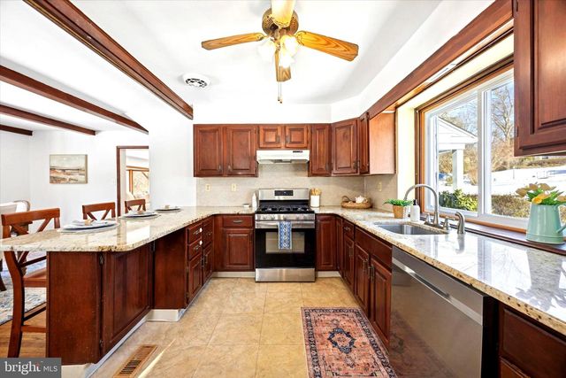 103 AVONBROOK RD, Wallingford, PA 19086