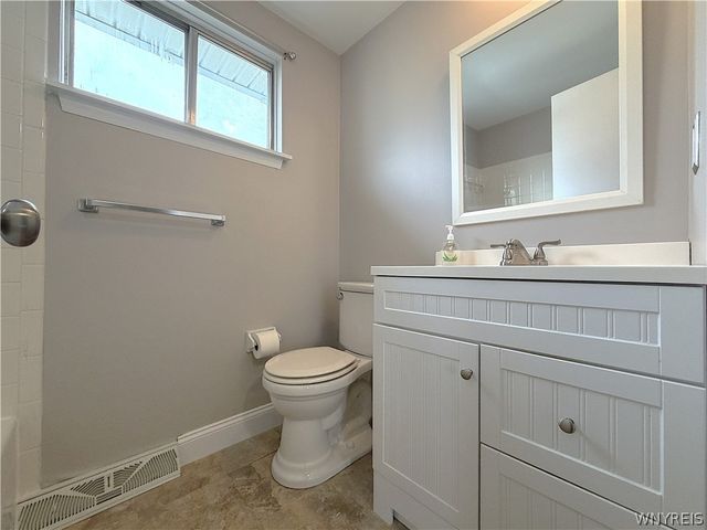 72 Parkview Court, Lancaster, NY 14086