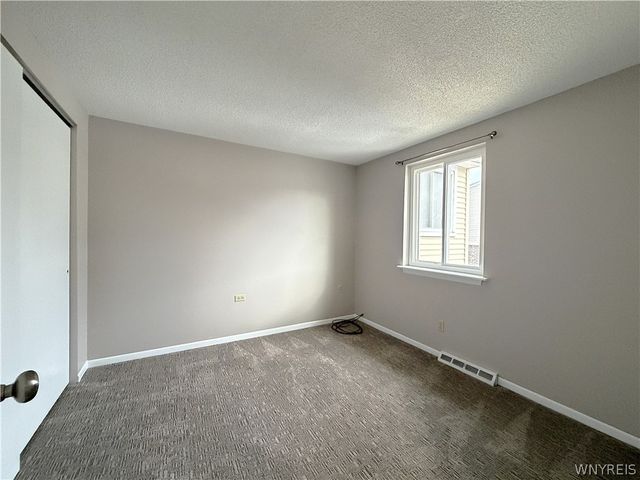 72 Parkview Court, Lancaster, NY 14086