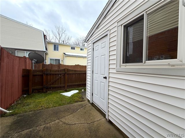 72 Parkview Court, Lancaster, NY 14086