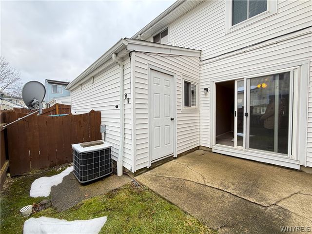 72 Parkview Court, Lancaster, NY 14086