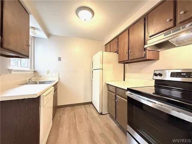 72 Parkview Court, Lancaster, NY 14086