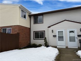 72 Parkview Court, Lancaster, NY 14086