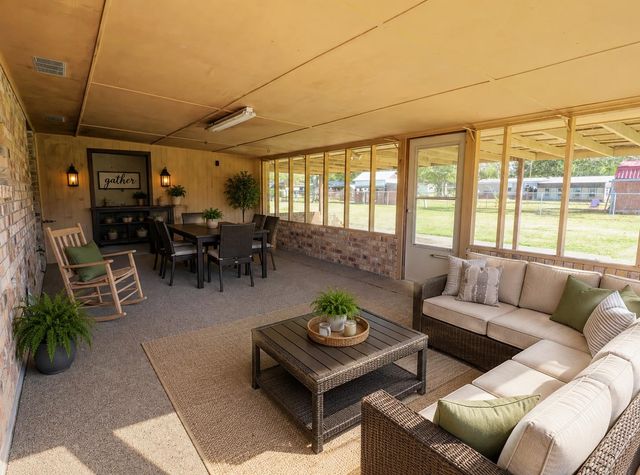 111 Swamp Dr, Bourg, LA 70343
