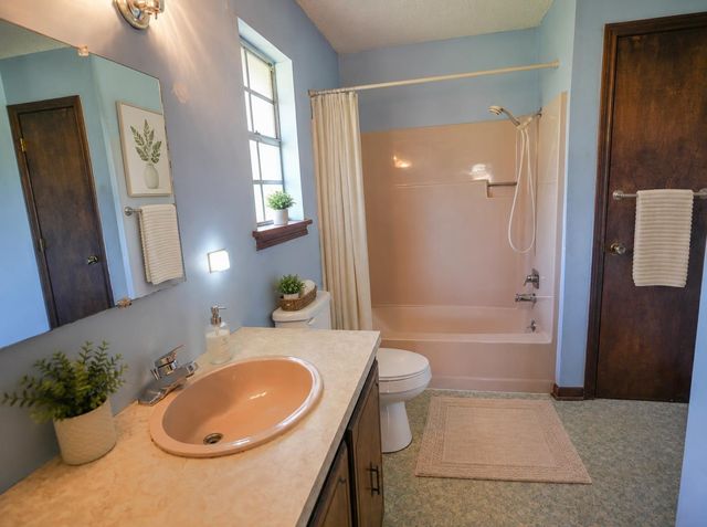 111 Swamp Dr, Bourg, LA 70343