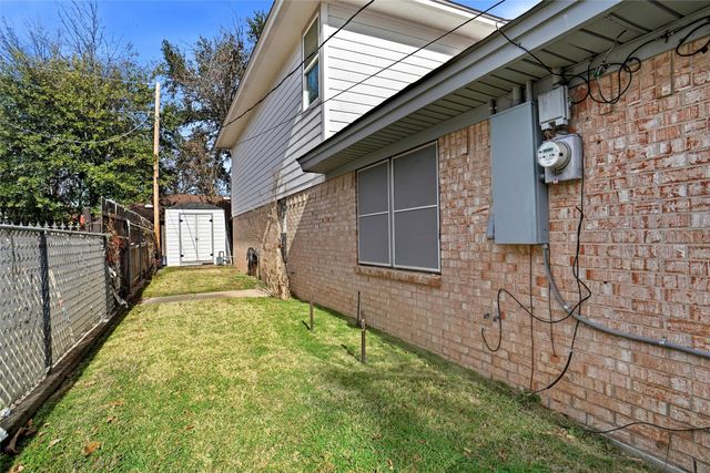 200 Hillview Drive, Hurst, TX 76054