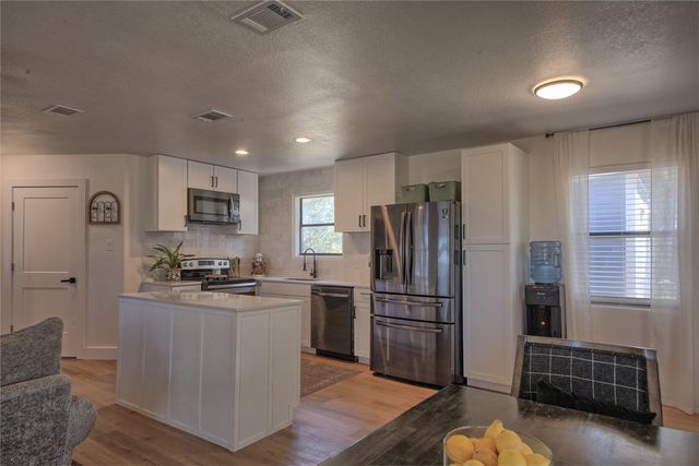 20811 Trapper LN, Lago Vista, TX 78645