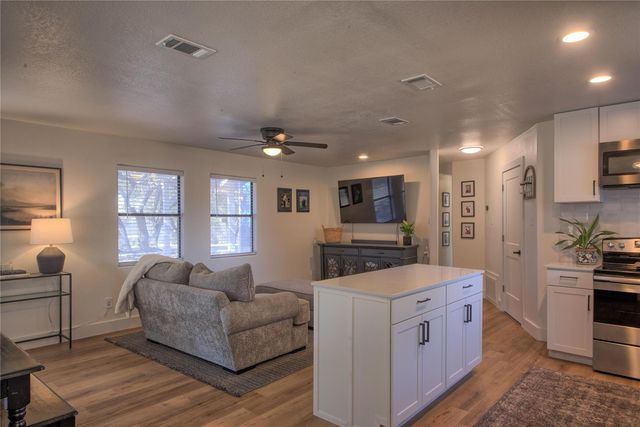 20811 Trapper LN, Lago Vista, TX 78645