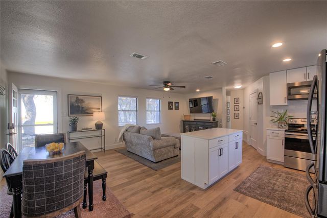 20811 Trapper LN, Lago Vista, TX 78645