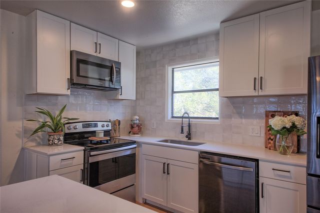 20811 Trapper LN, Lago Vista, TX 78645