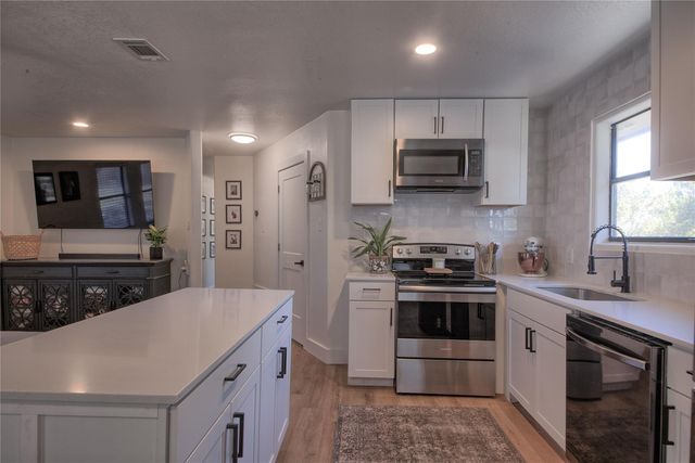 20811 Trapper LN, Lago Vista, TX 78645