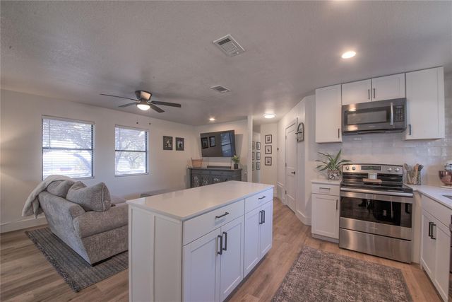 20811 Trapper LN, Lago Vista, TX 78645