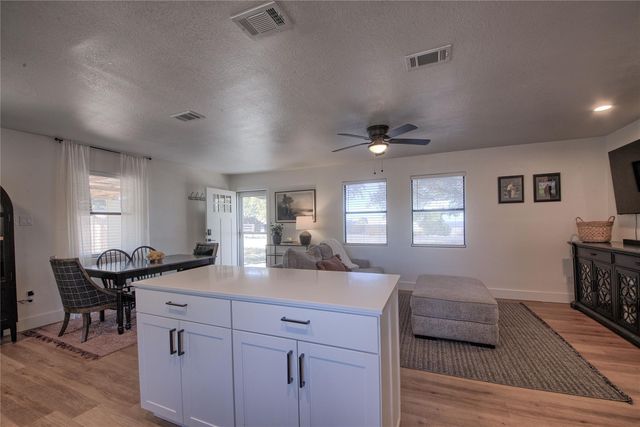 20811 Trapper LN, Lago Vista, TX 78645