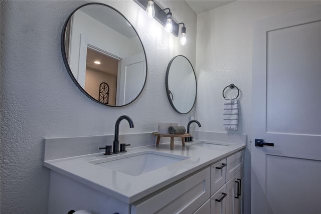 20811 Trapper LN, Lago Vista, TX 78645