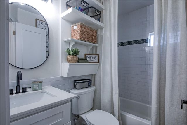 20811 Trapper LN, Lago Vista, TX 78645