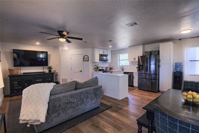 20811 Trapper LN, Lago Vista, TX 78645