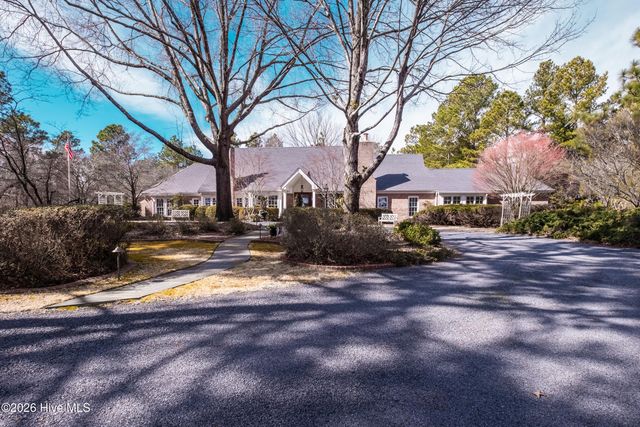 845 Lake Dornoch Drive, Pinehurst, NC 28374