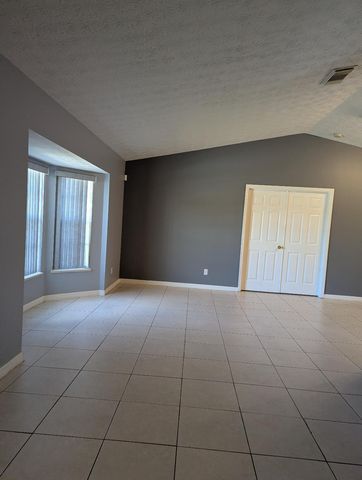 1122 SE Puritan Lane, Port St Lucie, FL 34983