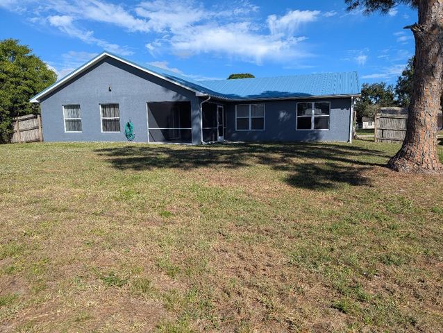 1122 SE Puritan Lane, Port St Lucie, FL 34983