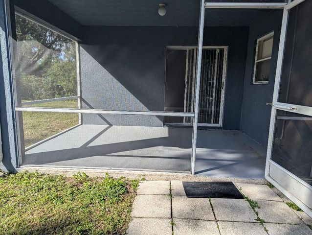 1122 SE Puritan Lane, Port St Lucie, FL 34983