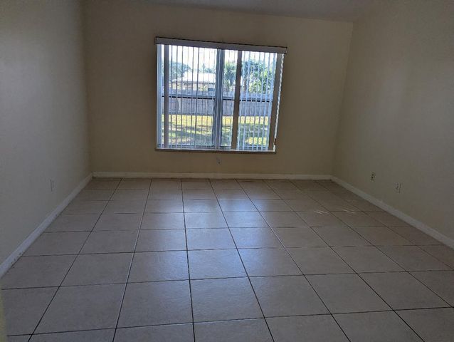 1122 SE Puritan Lane, Port St Lucie, FL 34983