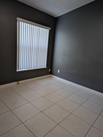 1122 SE Puritan Lane, Port St Lucie, FL 34983