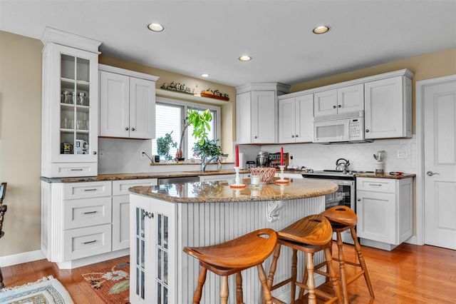 805 Marlpool Drive, Saline, MI 48176