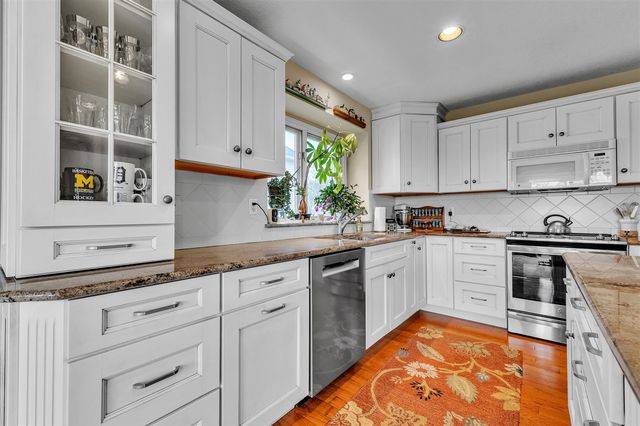 805 Marlpool Drive, Saline, MI 48176
