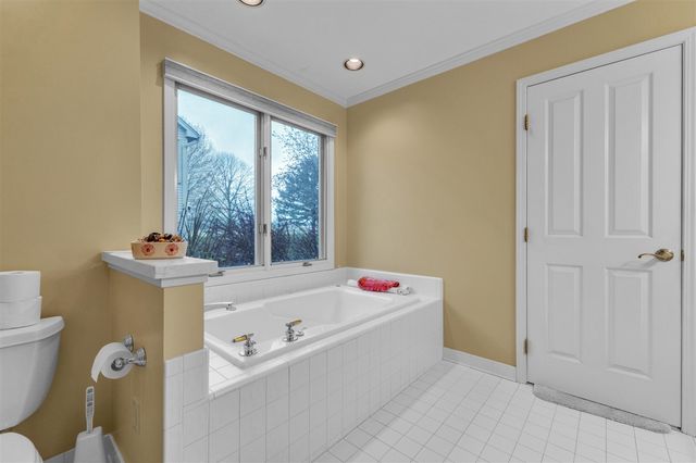 805 Marlpool Drive, Saline, MI 48176