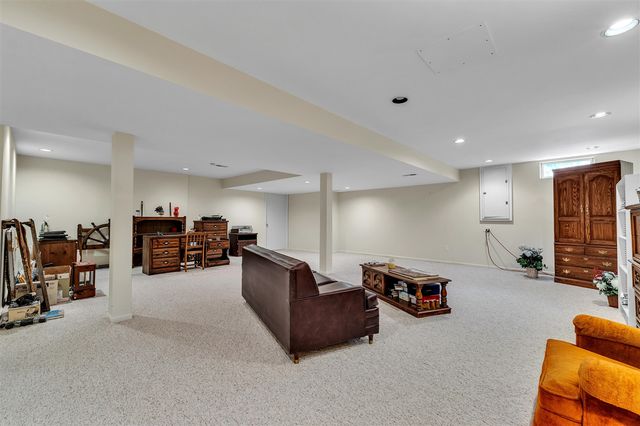 805 Marlpool Drive, Saline, MI 48176