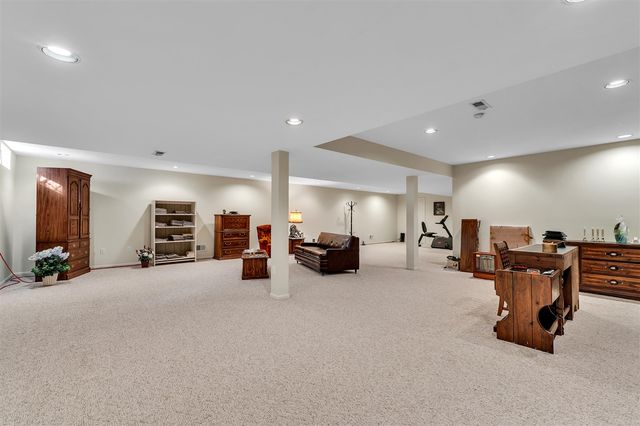 805 Marlpool Drive, Saline, MI 48176