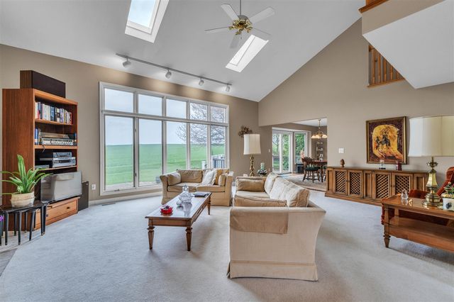 805 Marlpool Drive, Saline, MI 48176