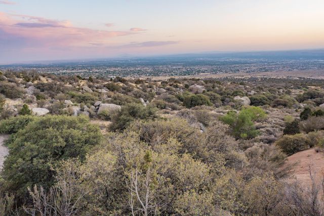 9 La Luz Trail NE, Albuquerque, NM 87122