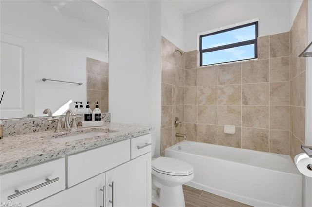 1801 HAGEN CT, Naples, FL 34120